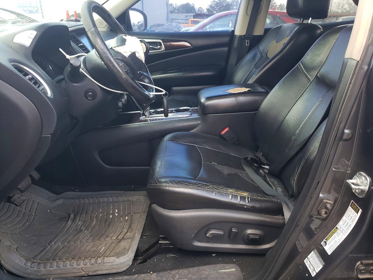 Nissan Pathfinder S