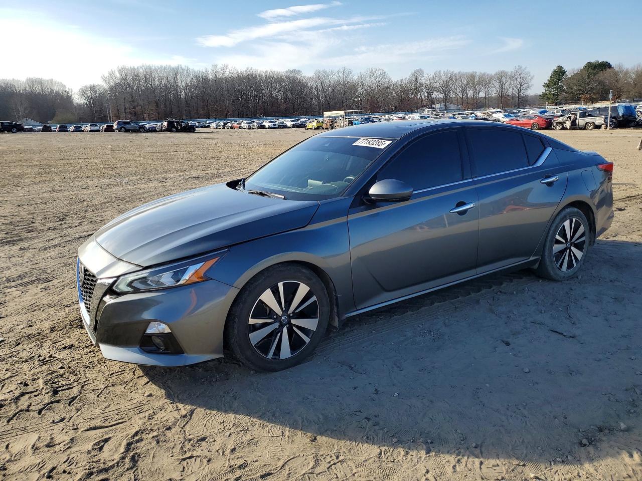 Salvage Nissan Altima Image