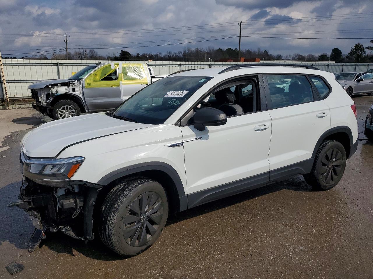 Salvage Volkswagen Taos Image