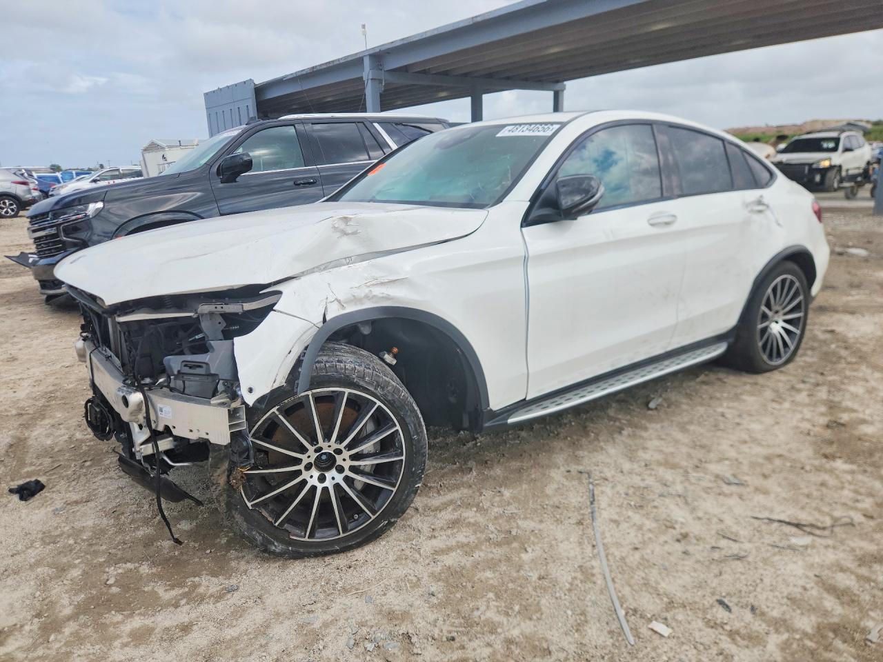 Salvage Mercedes-Benz GLC Image