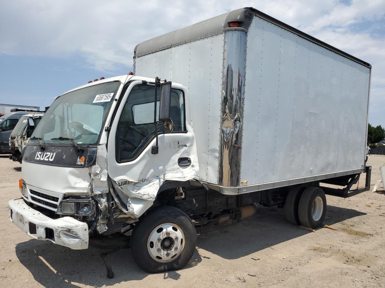 Salvage Isuzu Npr Image