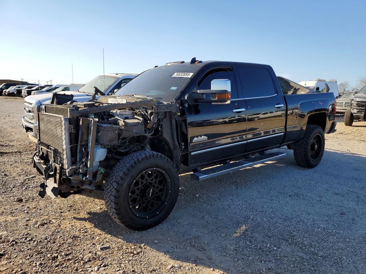 Salvage Chevrolet Silverado Image