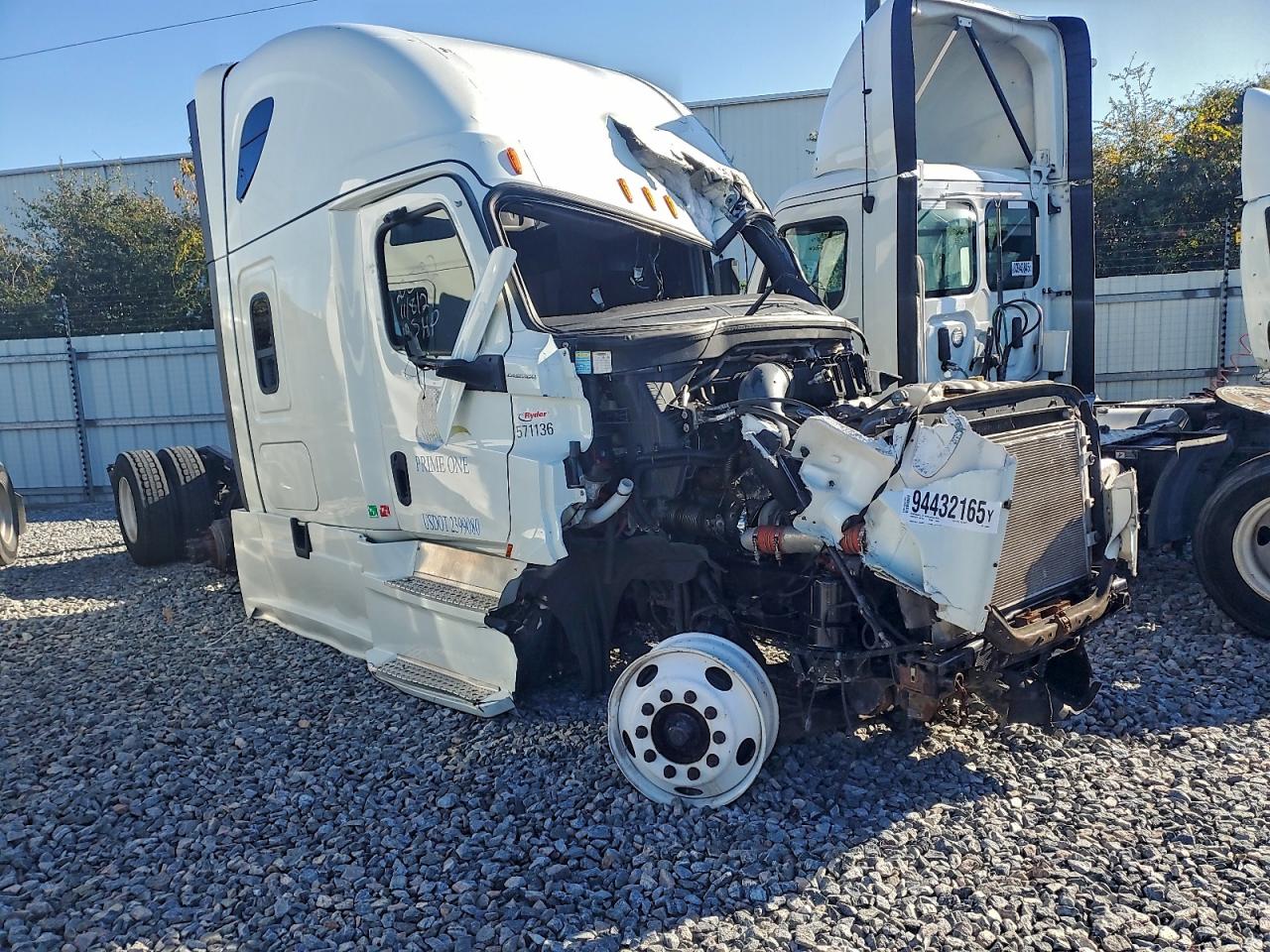 Salvage Freightliner Cascadia 126 Image