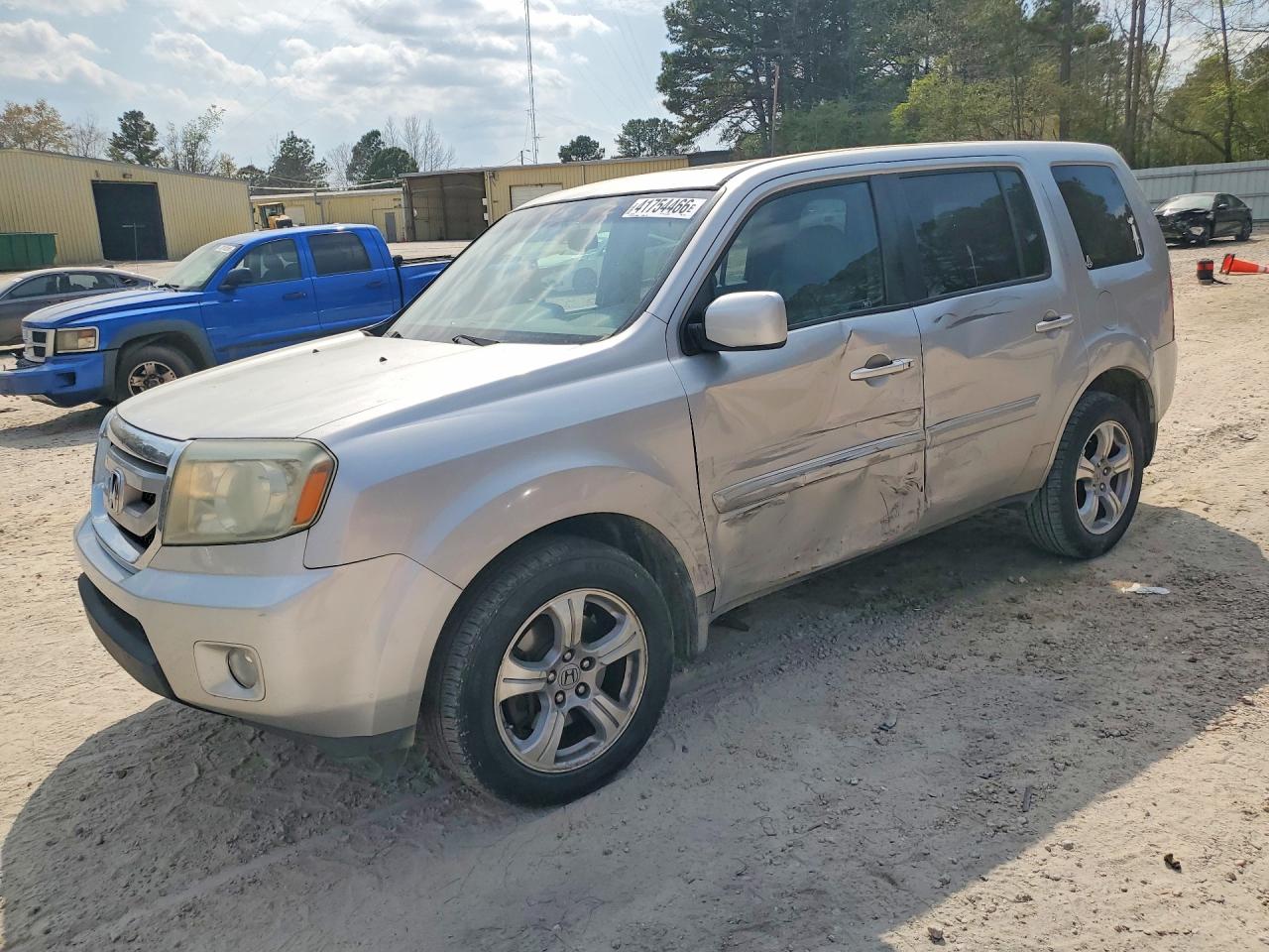 Salvage Honda Pilot Image
