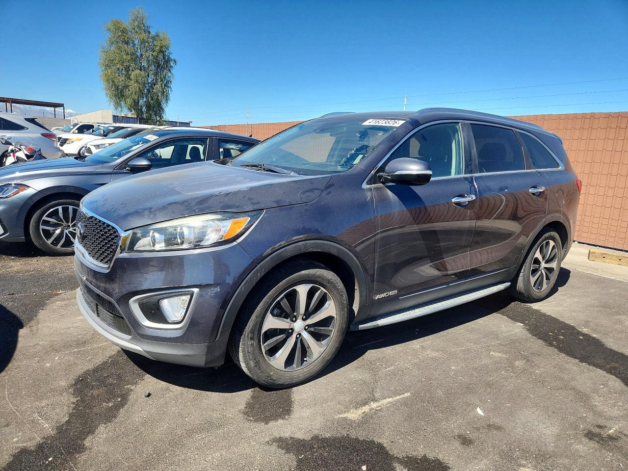 Salvage Kia Sorento Image