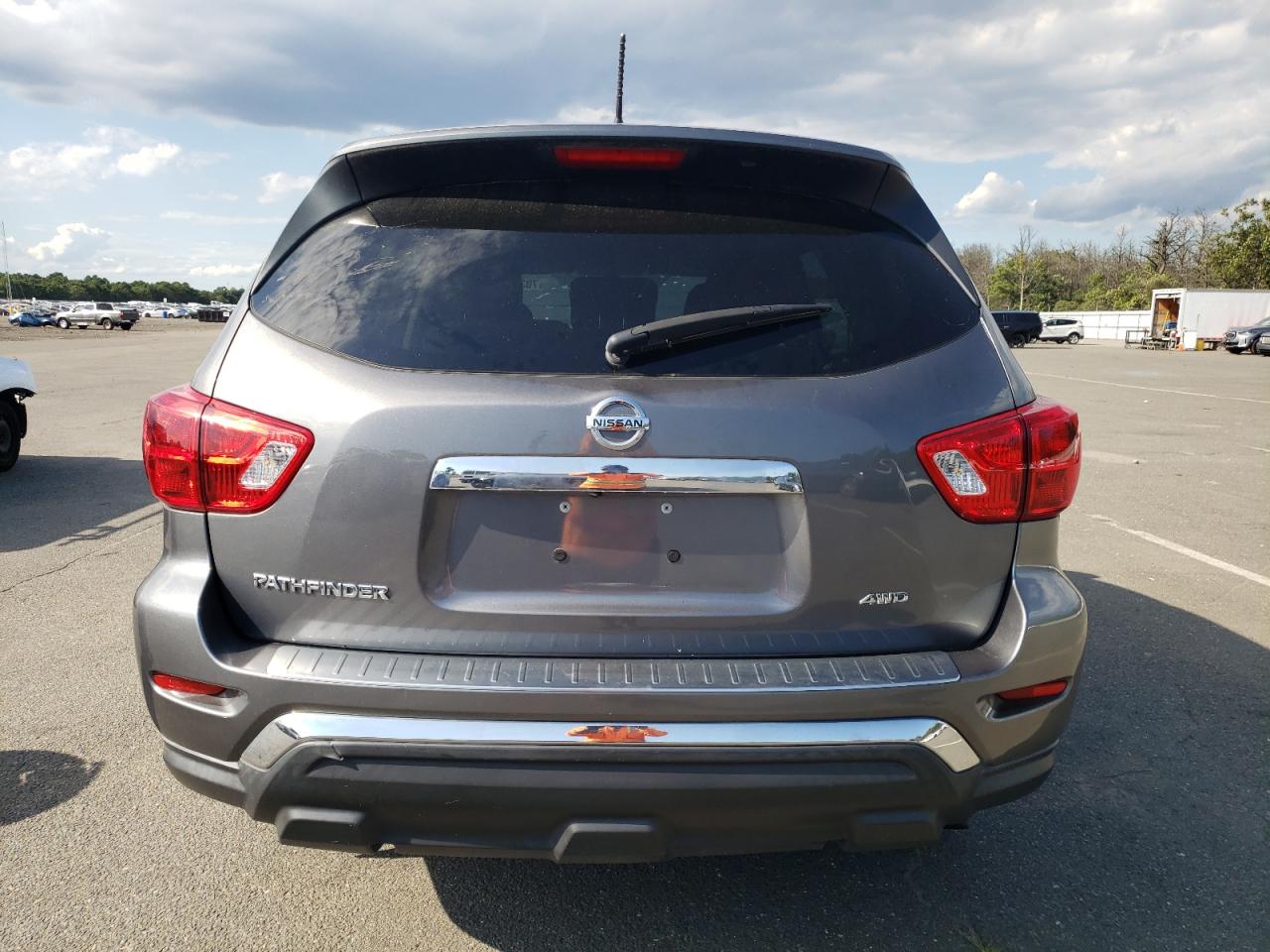 Nissan Pathfinder S