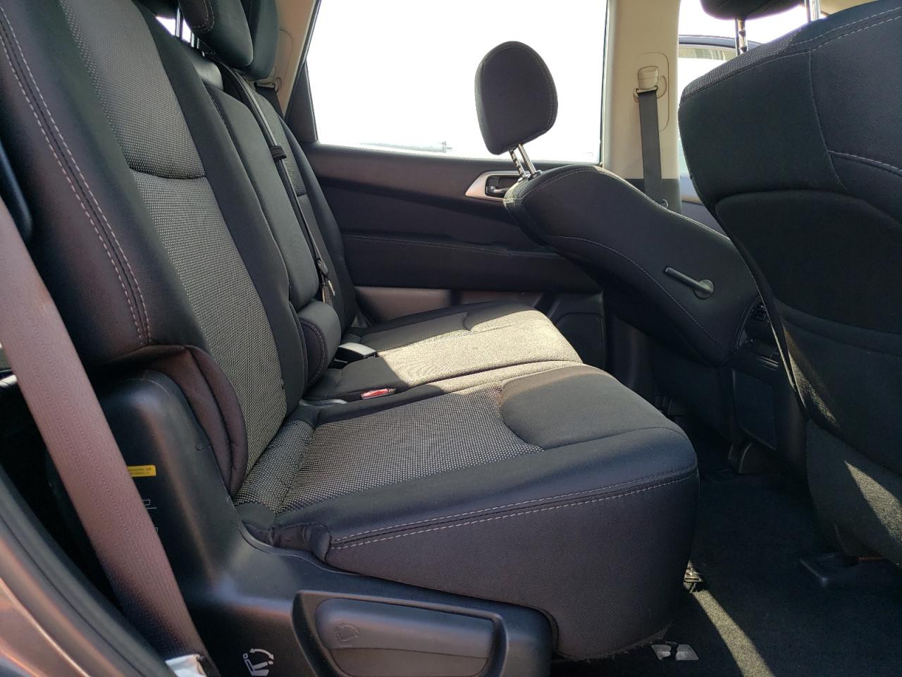 Nissan Pathfinder S