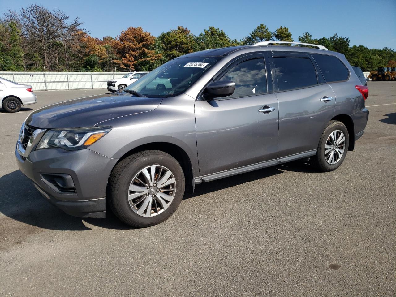Salvage Nissan Pathfinder Image
