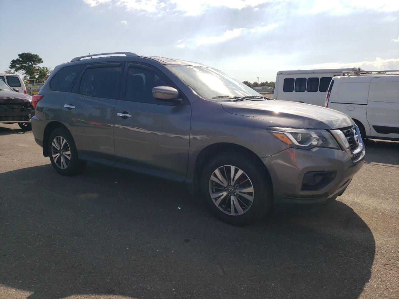 Nissan Pathfinder S