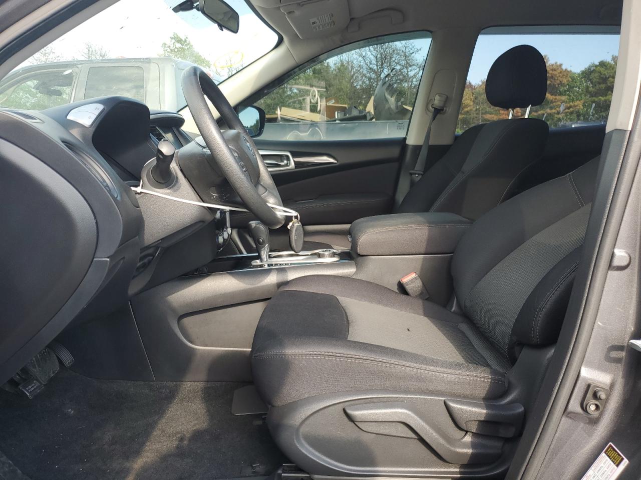 Nissan Pathfinder S