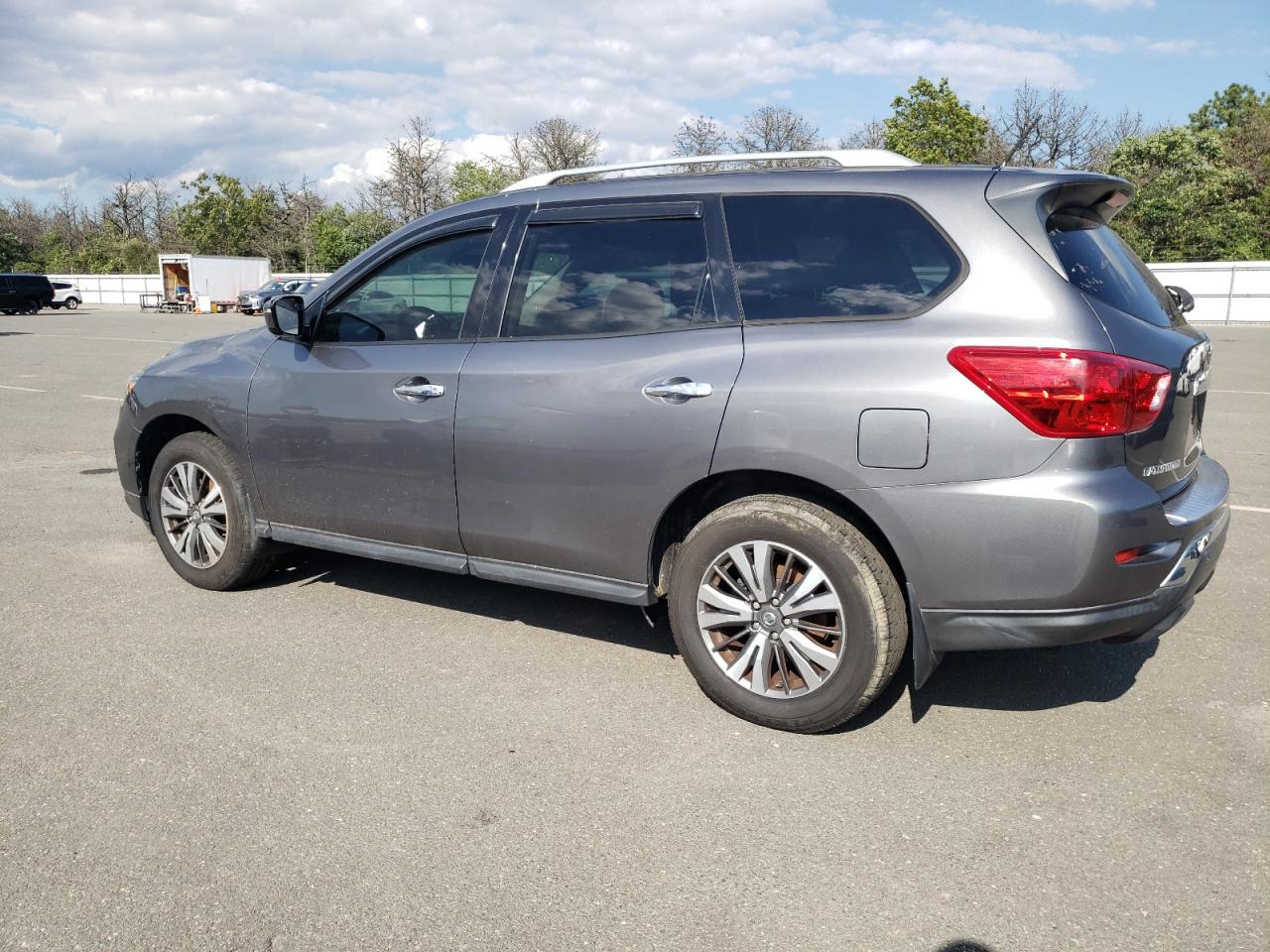 Nissan Pathfinder S