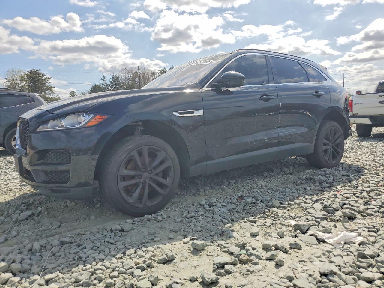 Salvage Jaguar F-PACE Image