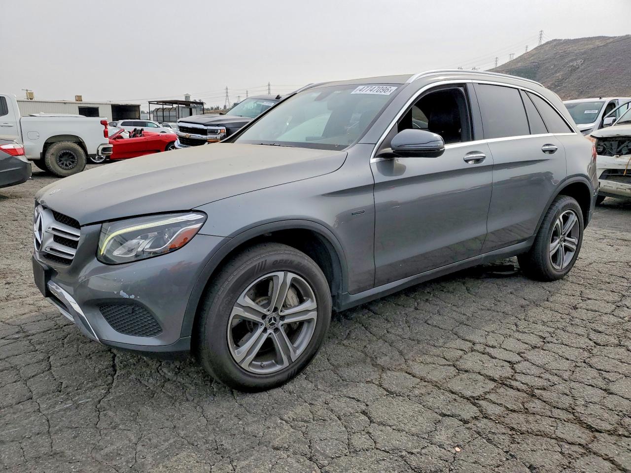 Salvage Mercedes-Benz GLC Image