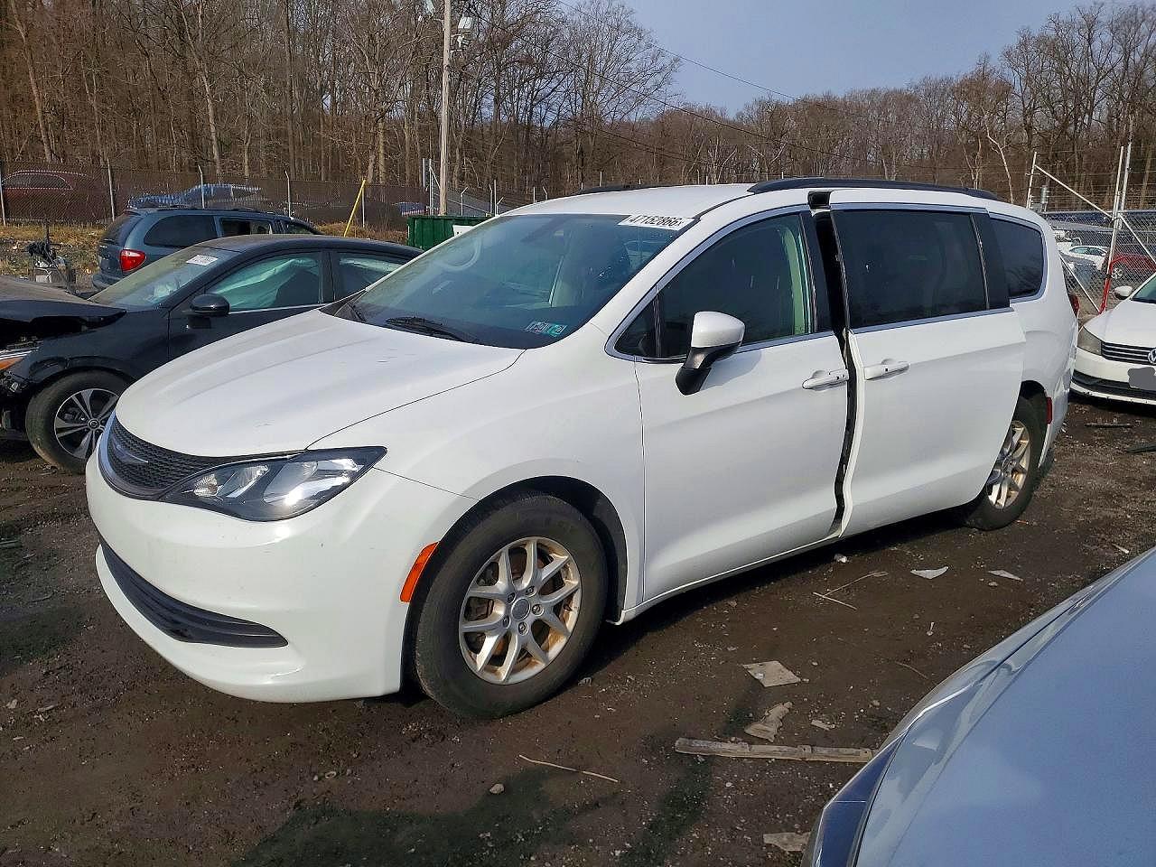 Salvage Chrysler Minivan Image