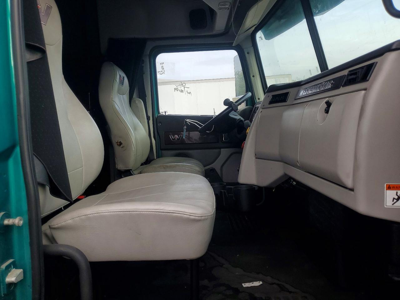 Western Star Auto Car 5700