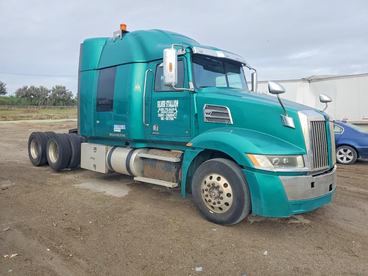 Salvage Western Star Auto Car 5700 Image