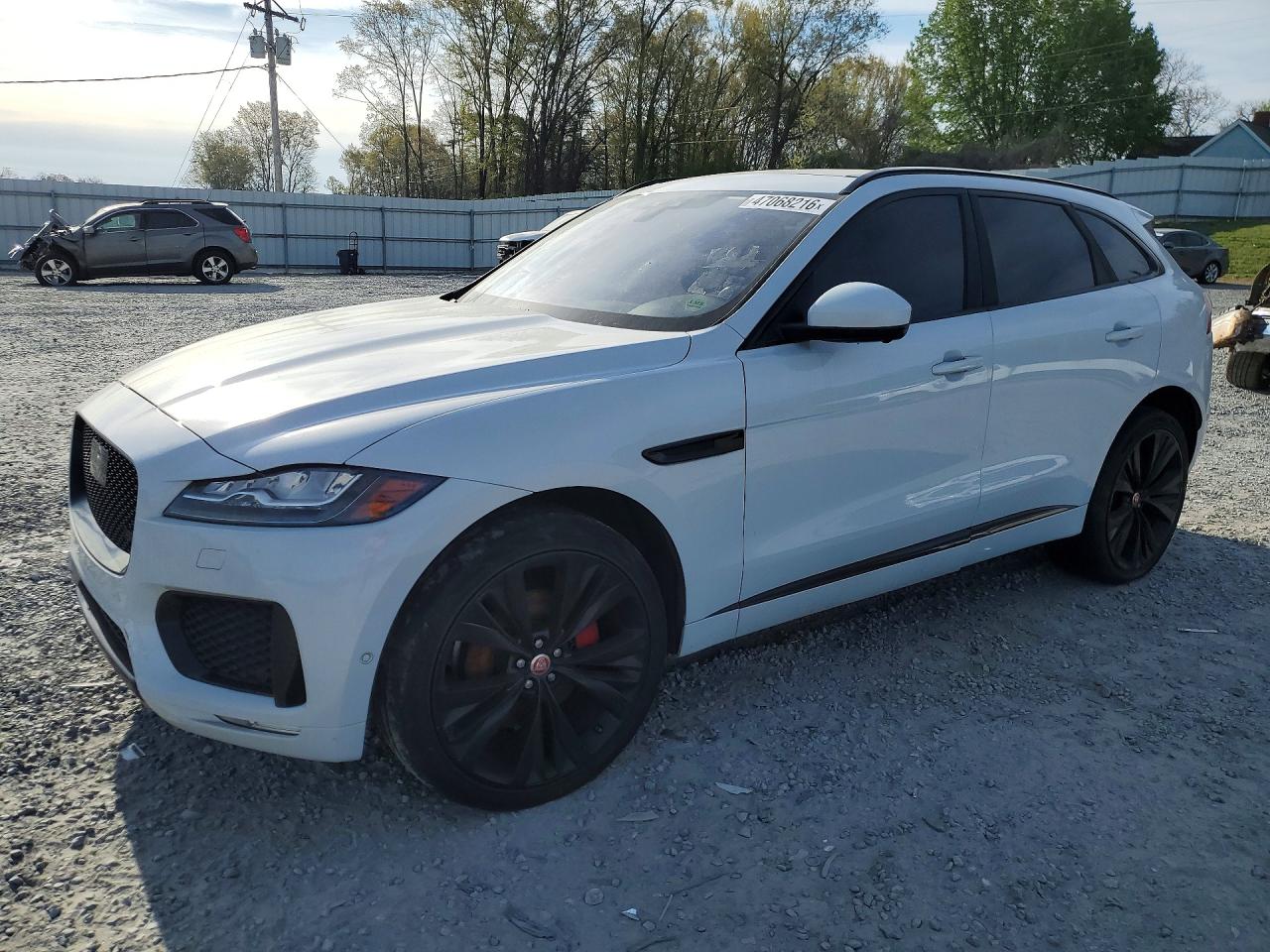 Salvage Jaguar F-PACE Image