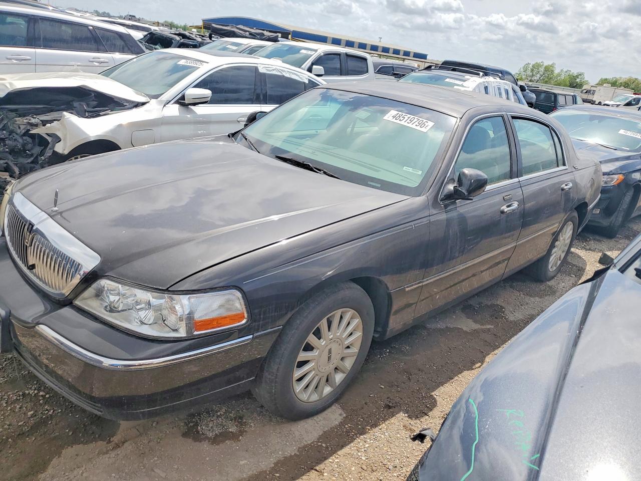 Salvage Lincoln Towncar Image