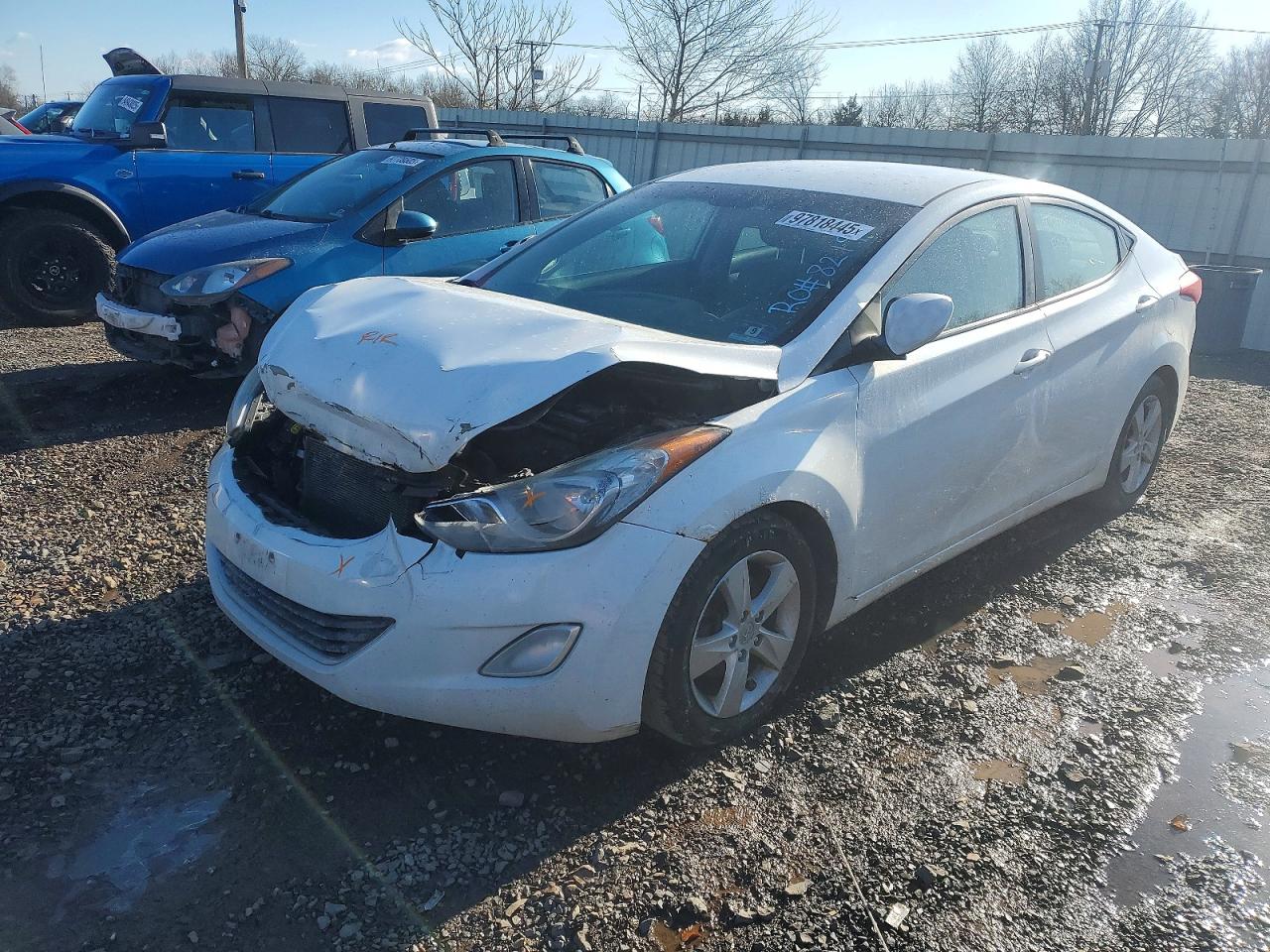 Salvage Hyundai ELANTRA Image