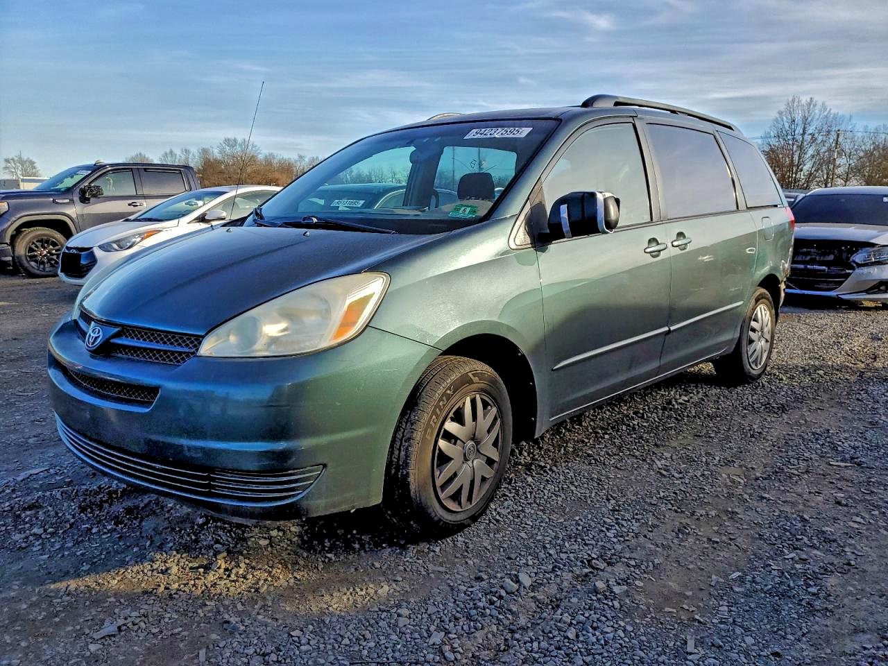 Salvage Toyota Sienna Image