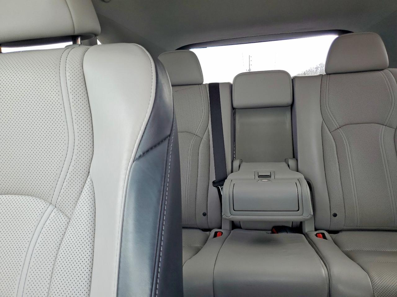 Lexus RX Base