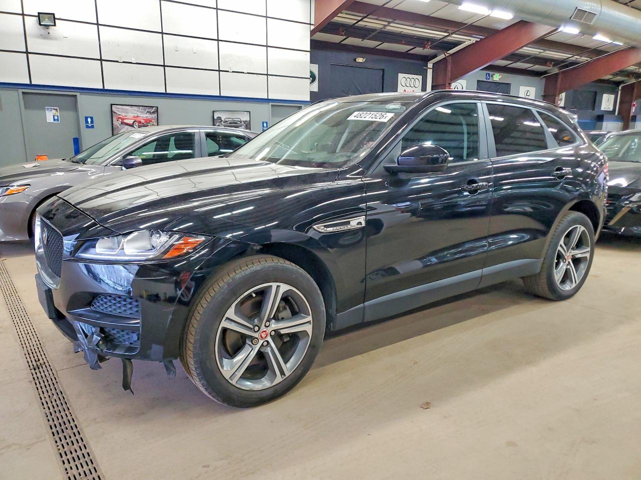 Salvage Jaguar F-PACE Image