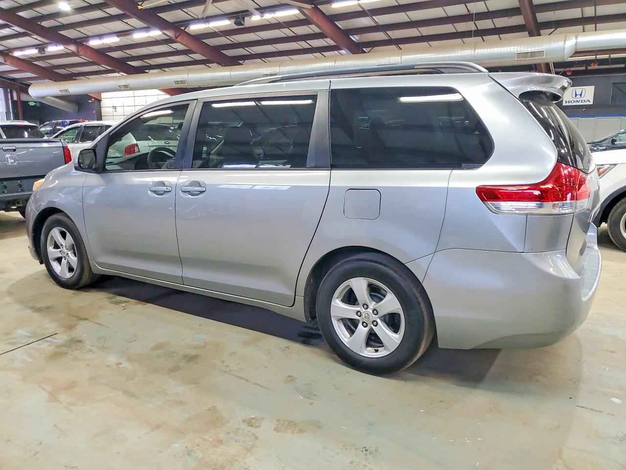 Toyota Sienna Le 8-passenger
