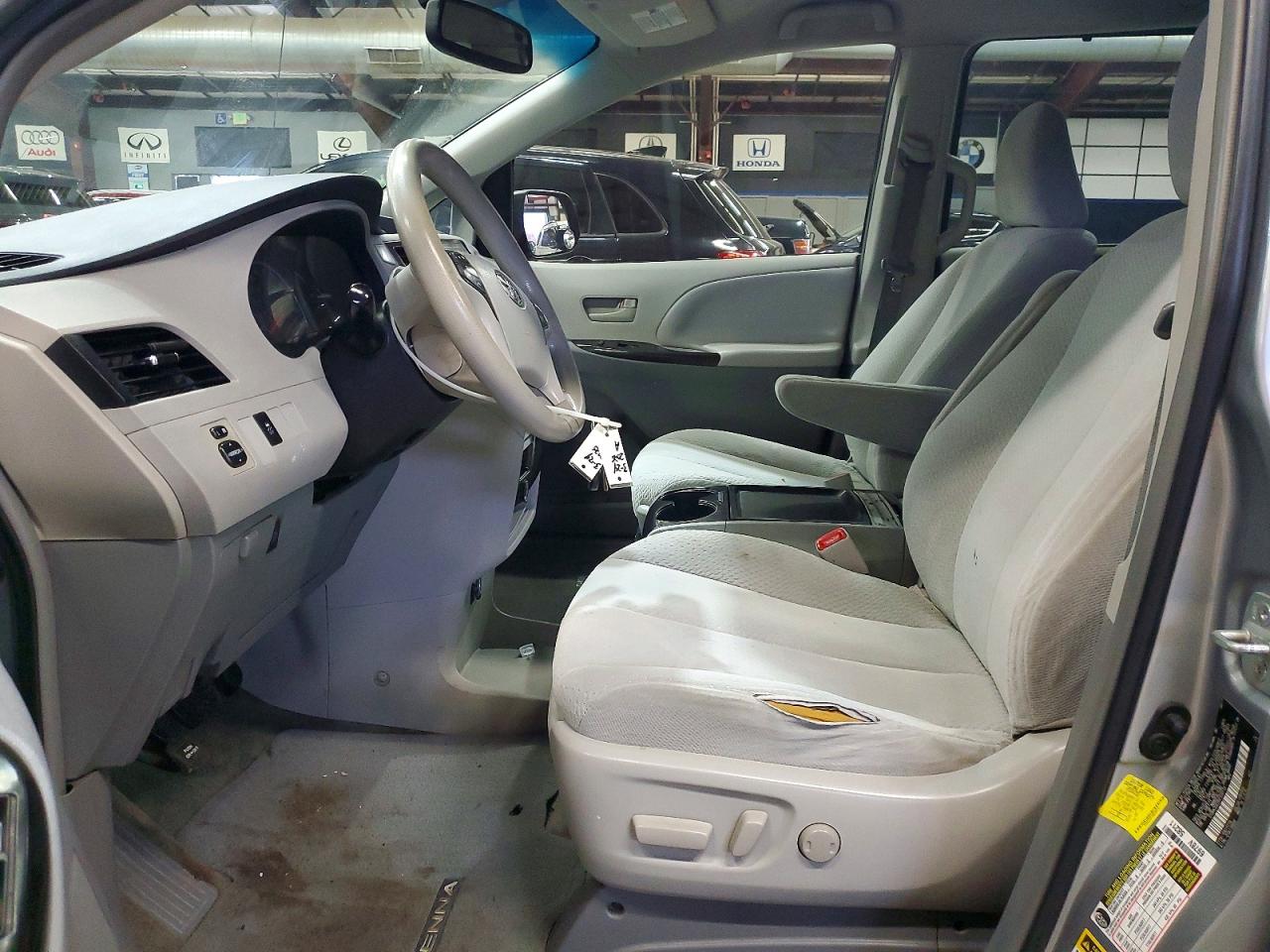 Toyota Sienna Le 8-passenger