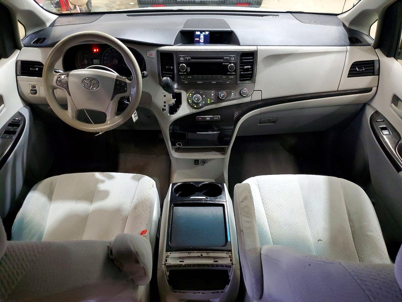 Toyota Sienna Le 8-passenger