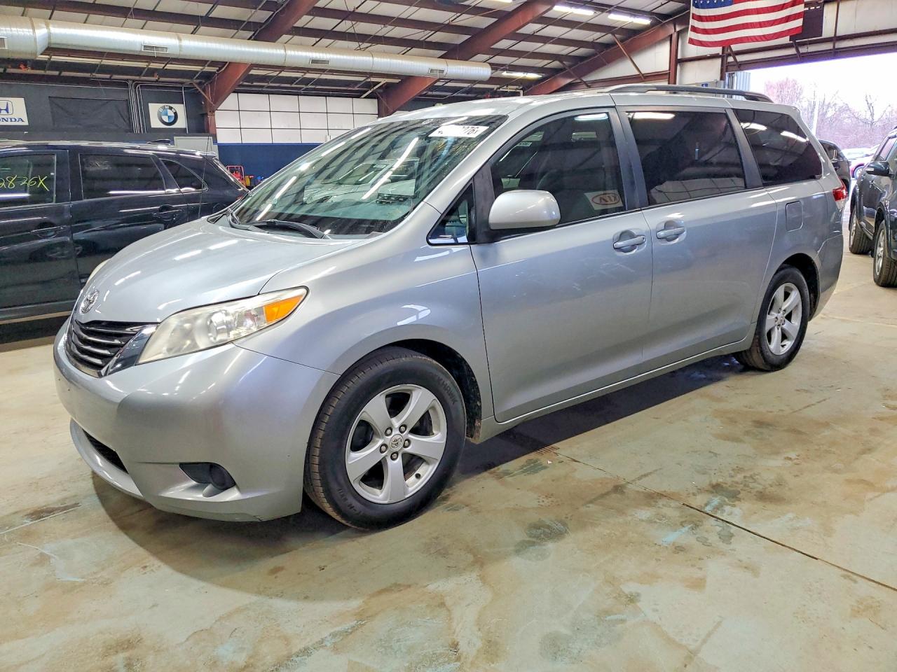 Salvage Toyota Sienna Image