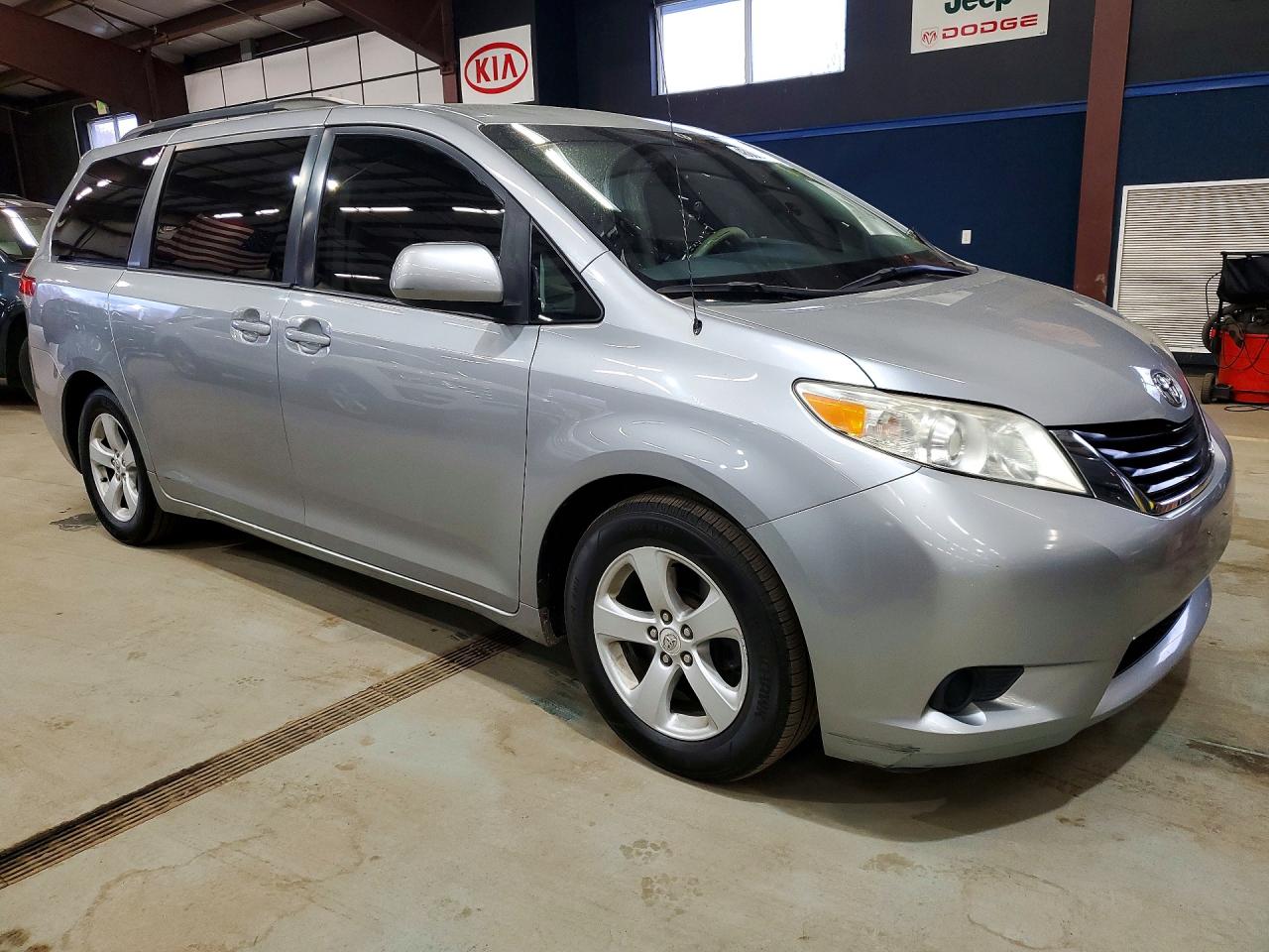 Toyota Sienna Le 8-passenger