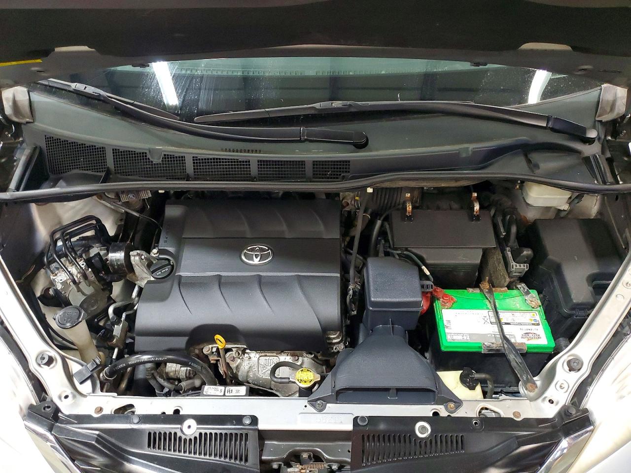 Toyota Sienna Le 8-passenger