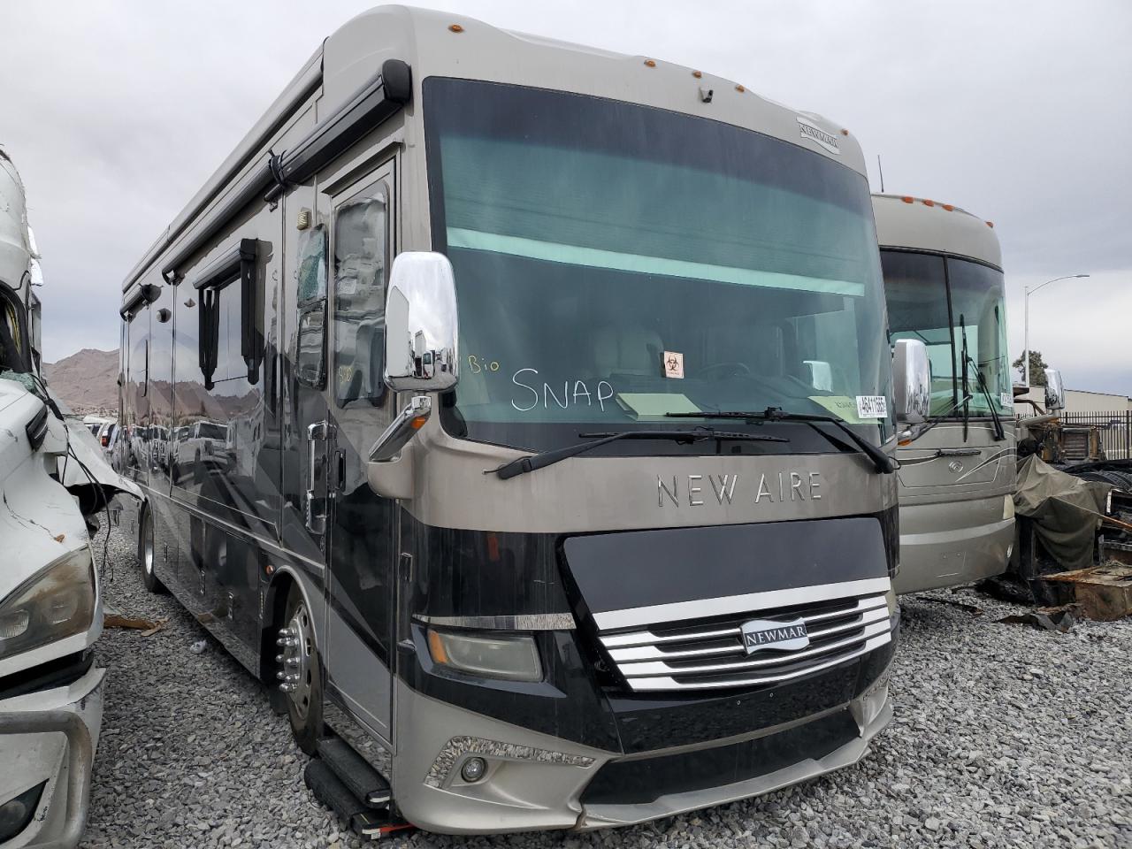 Salvage Newmar Kountry Recreational Vehicle Image