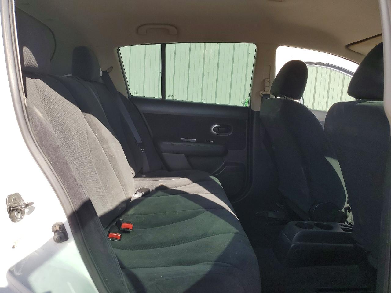 Nissan Versa 1.8 S