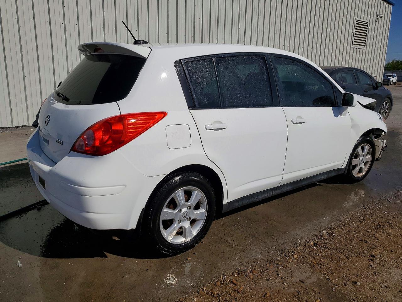 Nissan Versa 1.8 S