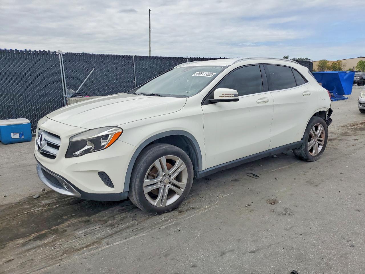 Salvage Mercedes-Benz GLA Image