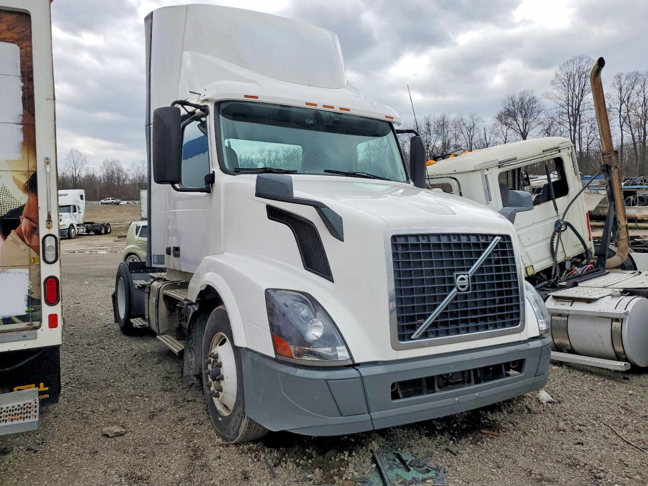 Salvage Volvo Vn Image