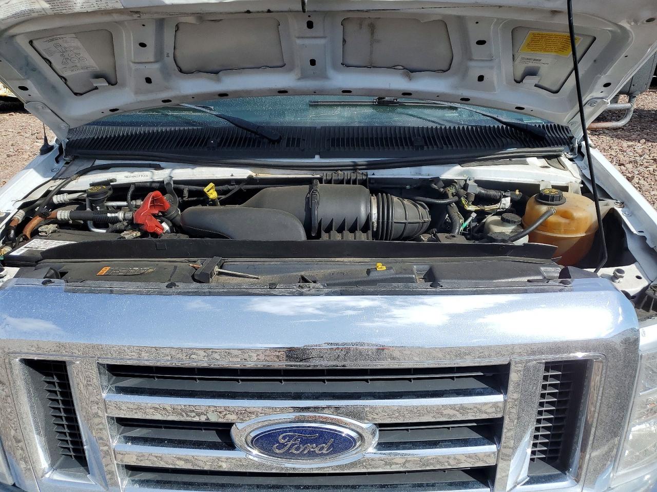 Ford Econoline E350 Super Duty Cutaway Van