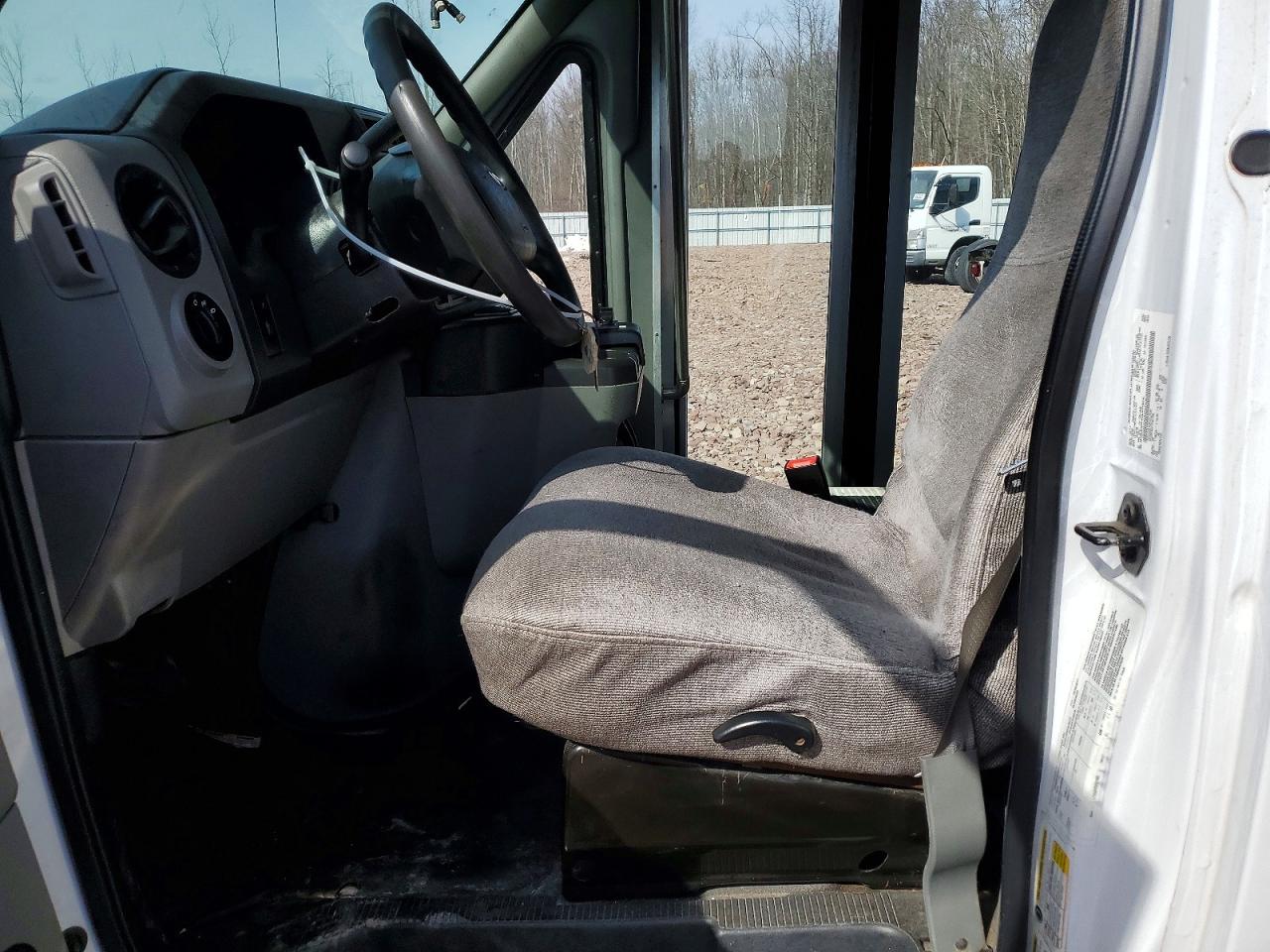 Ford Econoline E350 Super Duty Cutaway Van