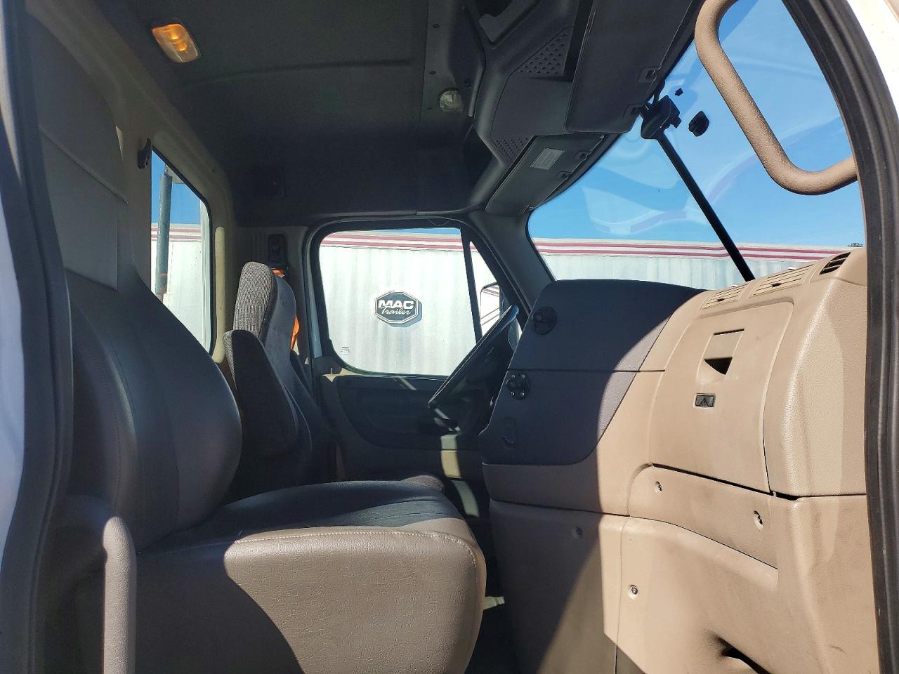 Freightliner Cascadia 1
