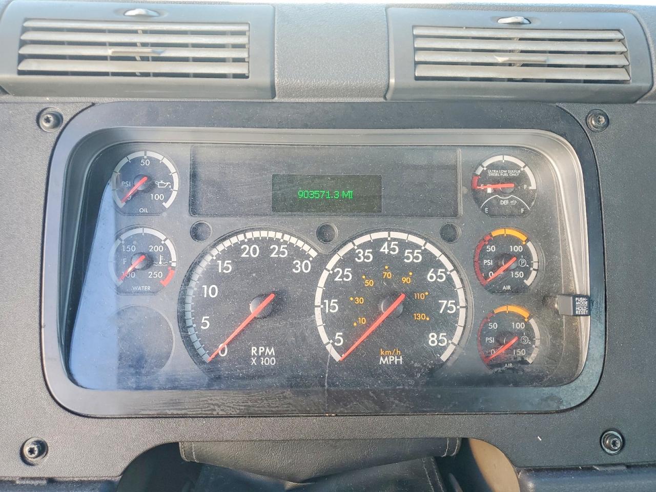 Freightliner Cascadia 1