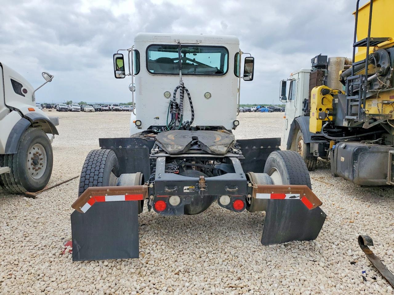 Peterbilt 348