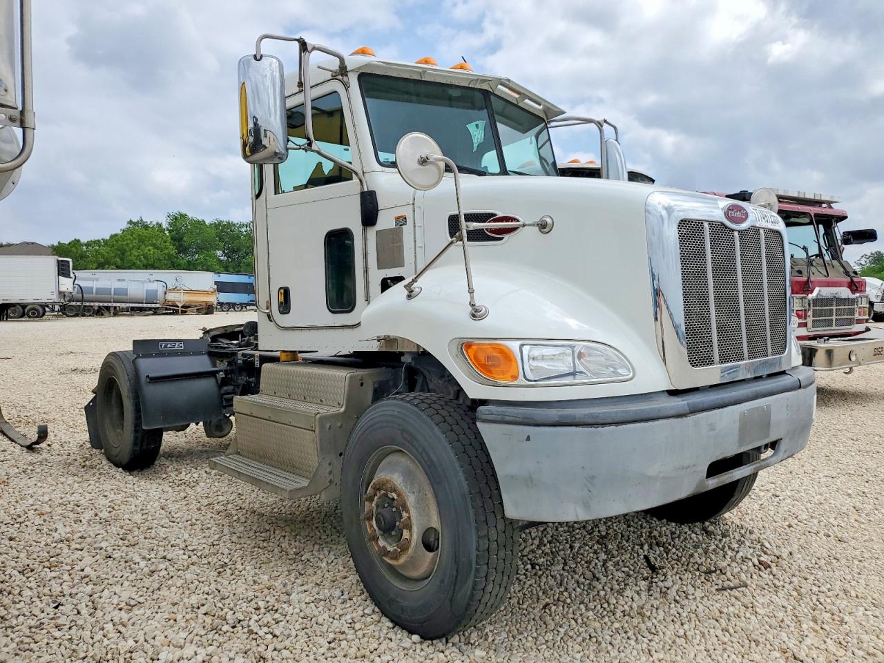 Salvage Peterbilt 348 Image