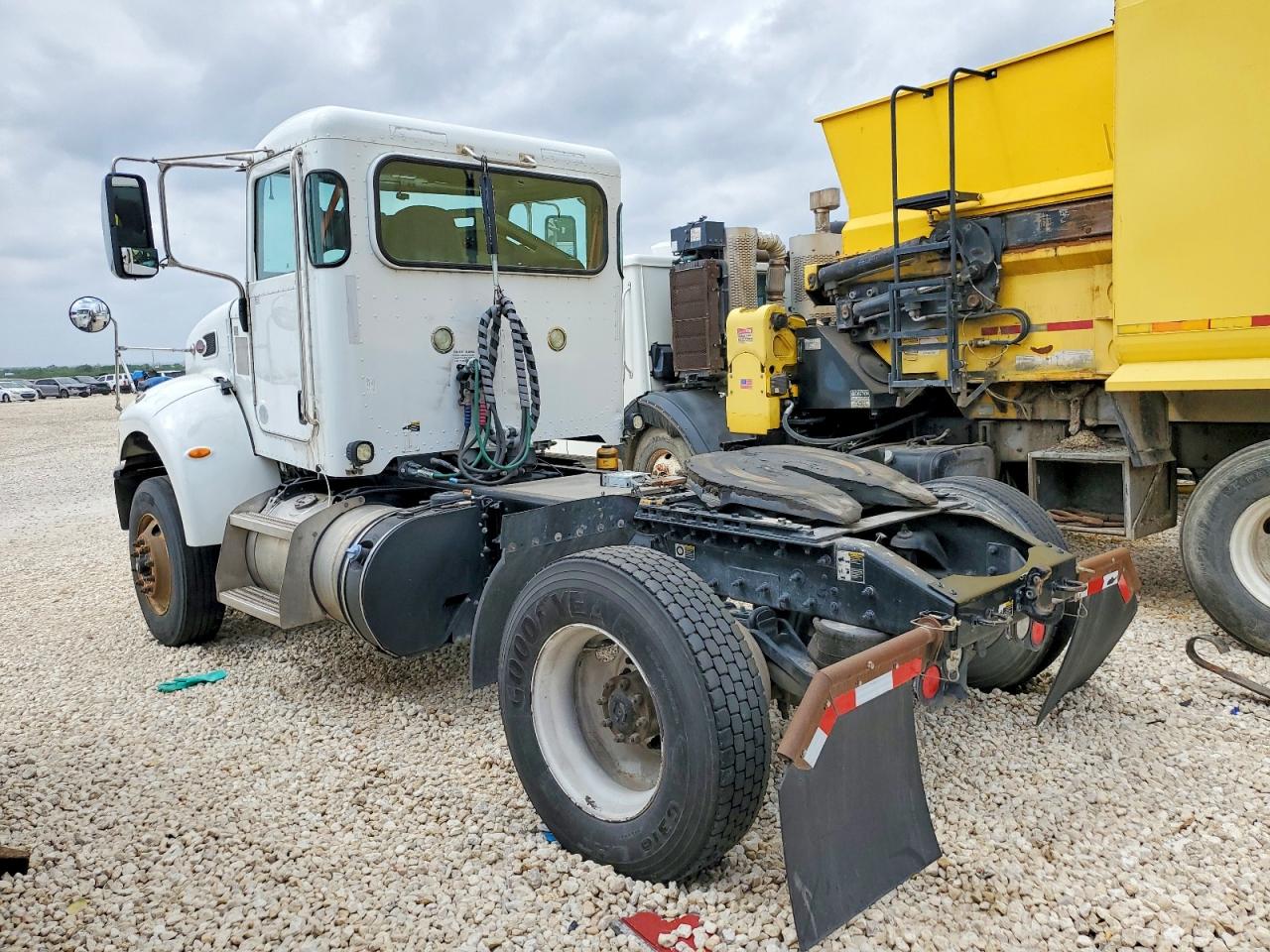 Peterbilt 348