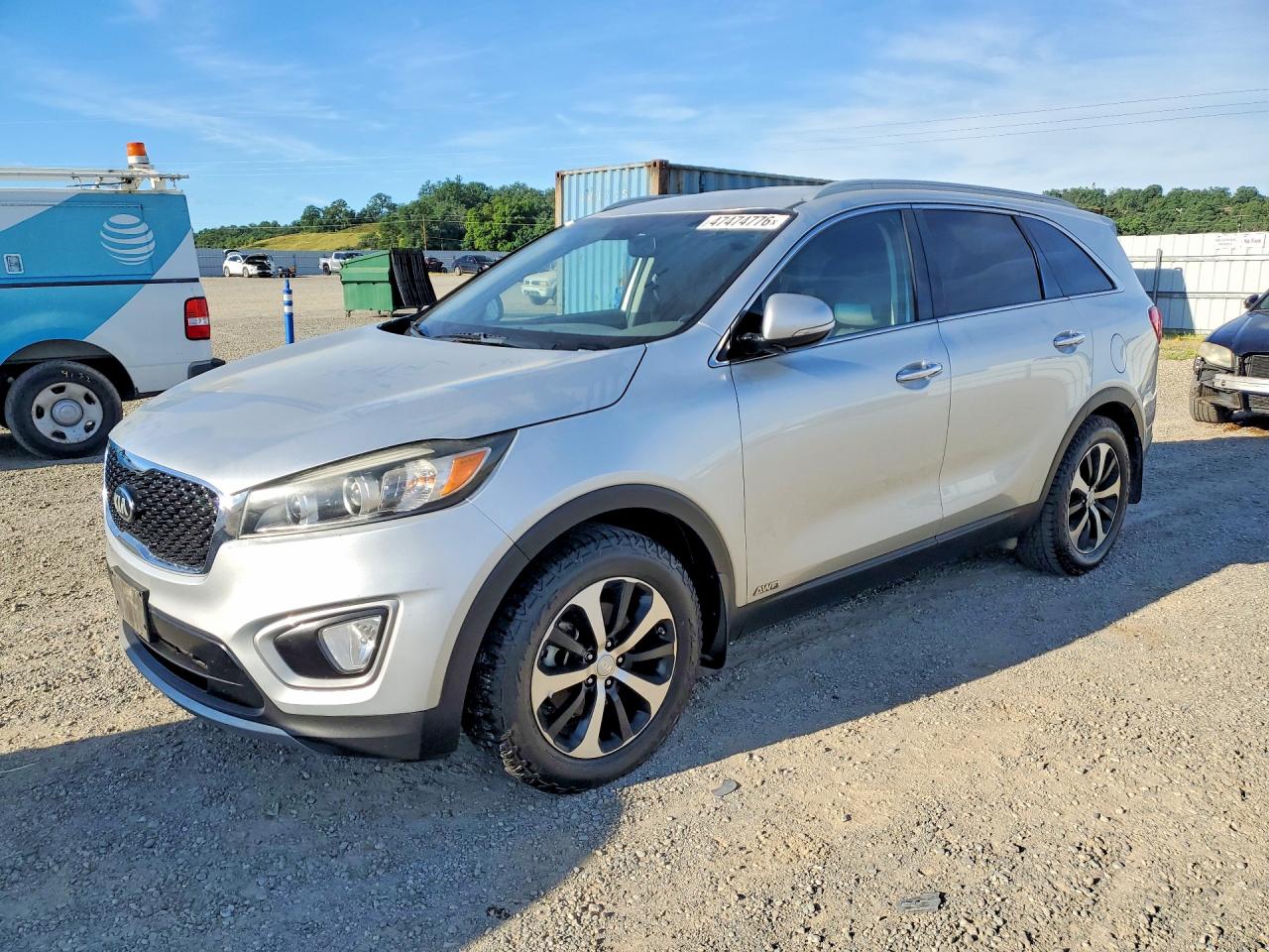 Salvage Kia Sorento Image