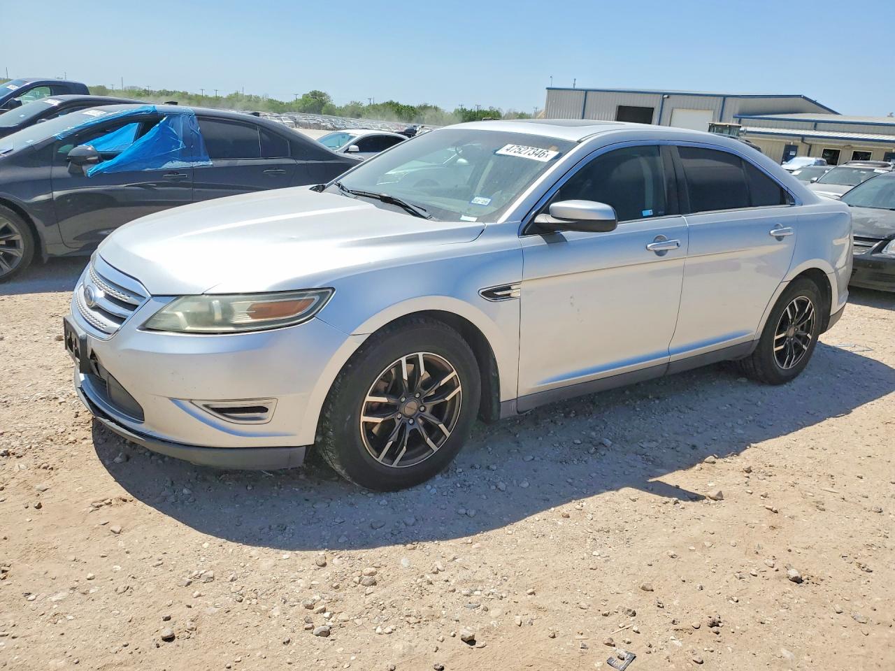 Salvage Ford Taurus Image