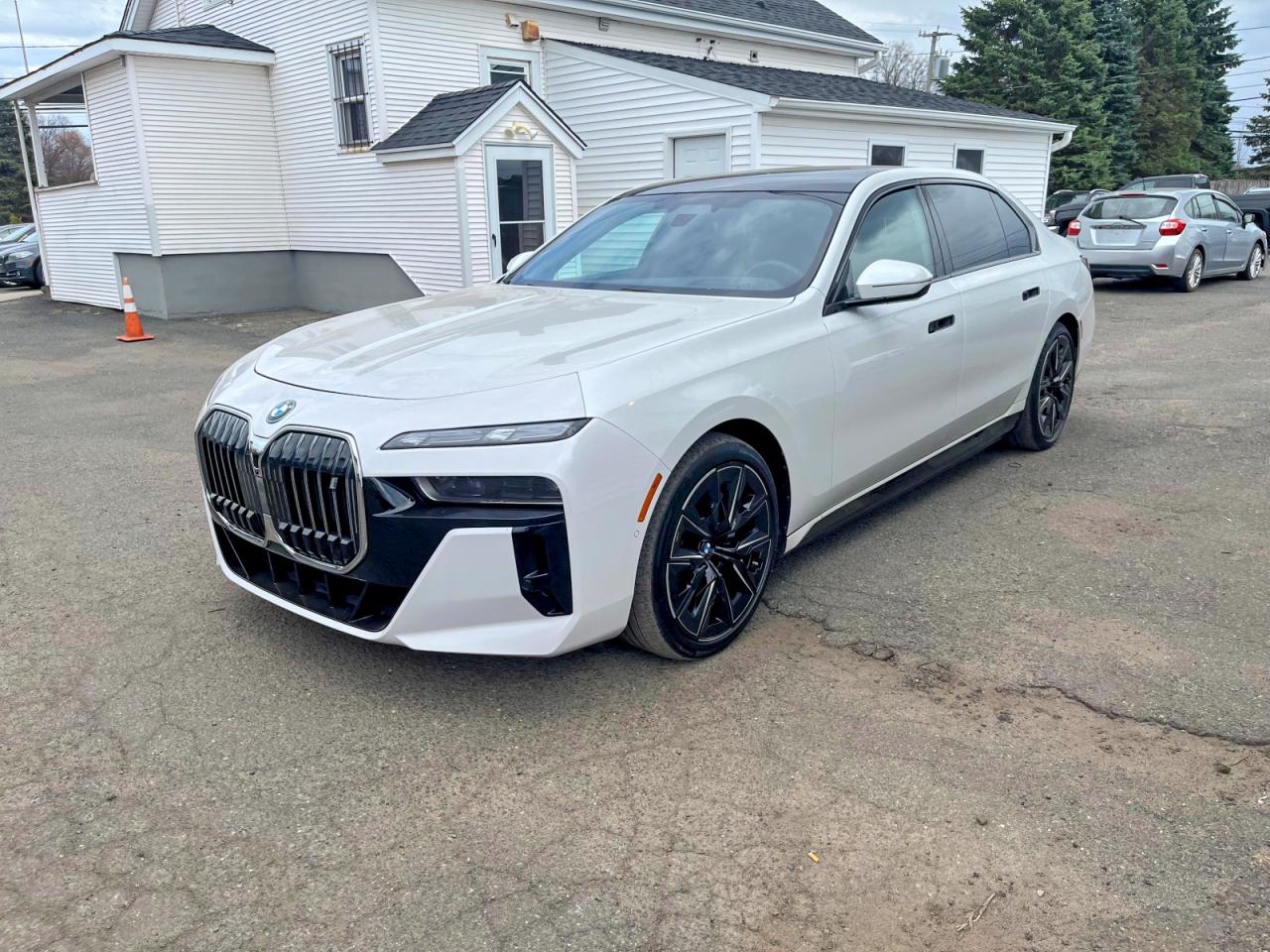 Salvage BMW i7 Image