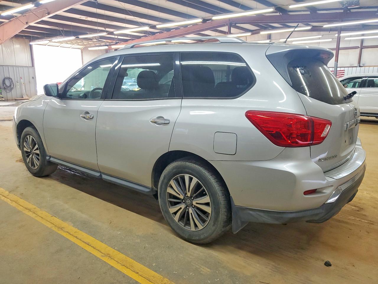 Nissan Pathfinder S