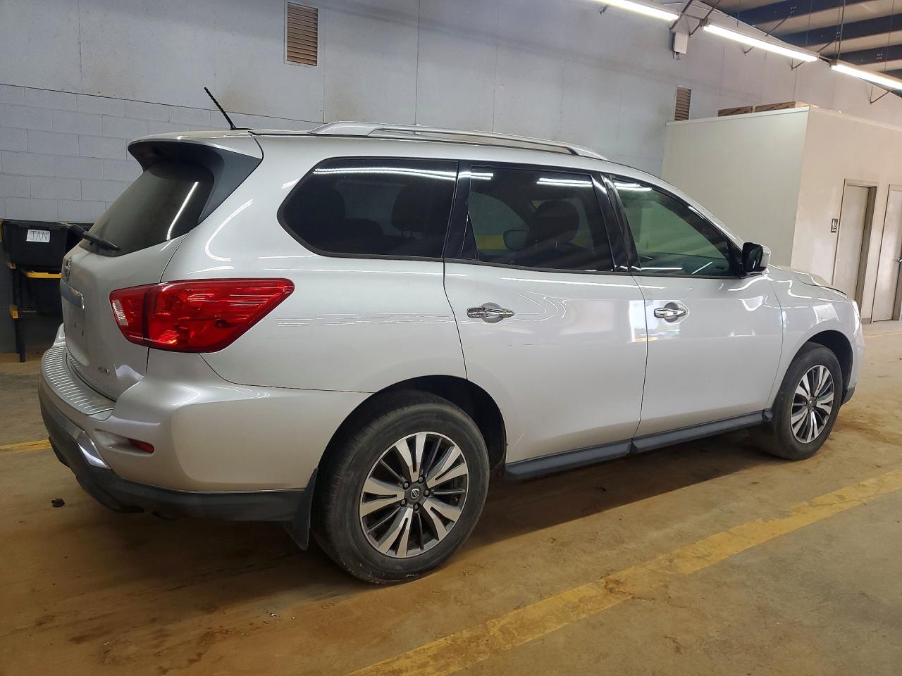 Nissan Pathfinder S