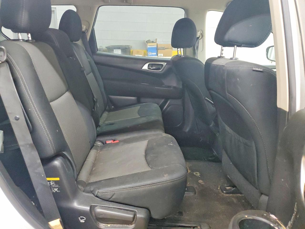 Nissan Pathfinder S